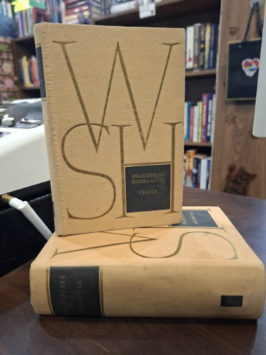 2 db Shakespeare k�tet: Sz�nm�vek, Versek