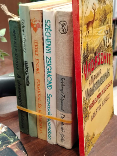 K�NYVMENT� AJ�NLAT, 6 DB. Vad�szat. A dzsungel doktora, Vad�szesztend�, Fogakkal �s karmokkal, Szarvasok nyom�ban, Denatur�lt Afrika, Vad�szhit