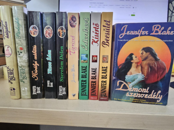 10db Jennifer Blake, KNYVMENT AJNLAT, romantikus KNYVCSOMAG: Remnyek hljban, Prbajhs, Kirlyi csbts, Tzes den, Szerelem Dlen, Tigrisn, denkert, Ksrt, Becslet, Dmoni szenvedly
